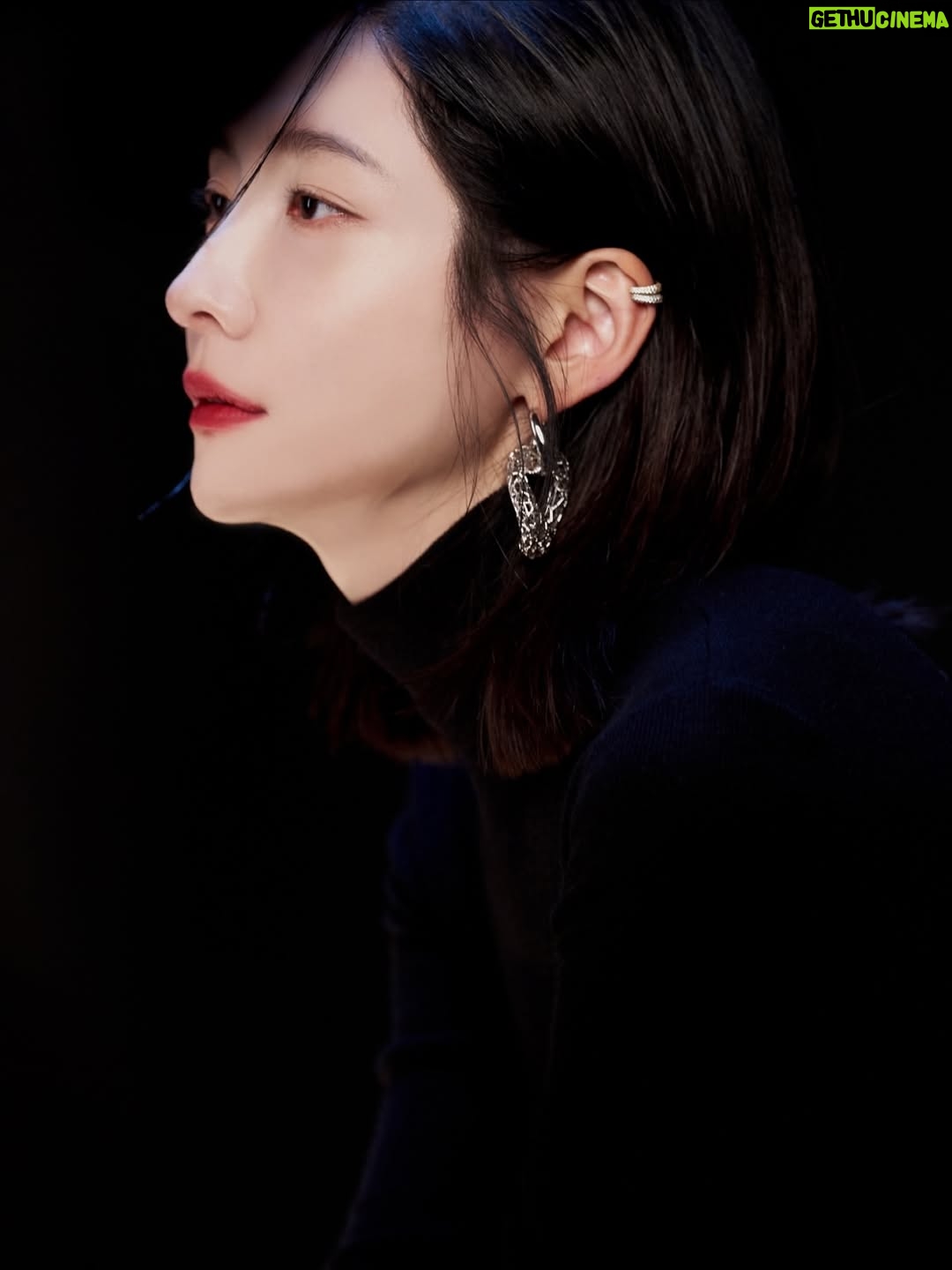 Park Ji-hyun - 61.5K Likes - Allure🥀👠♥️💋