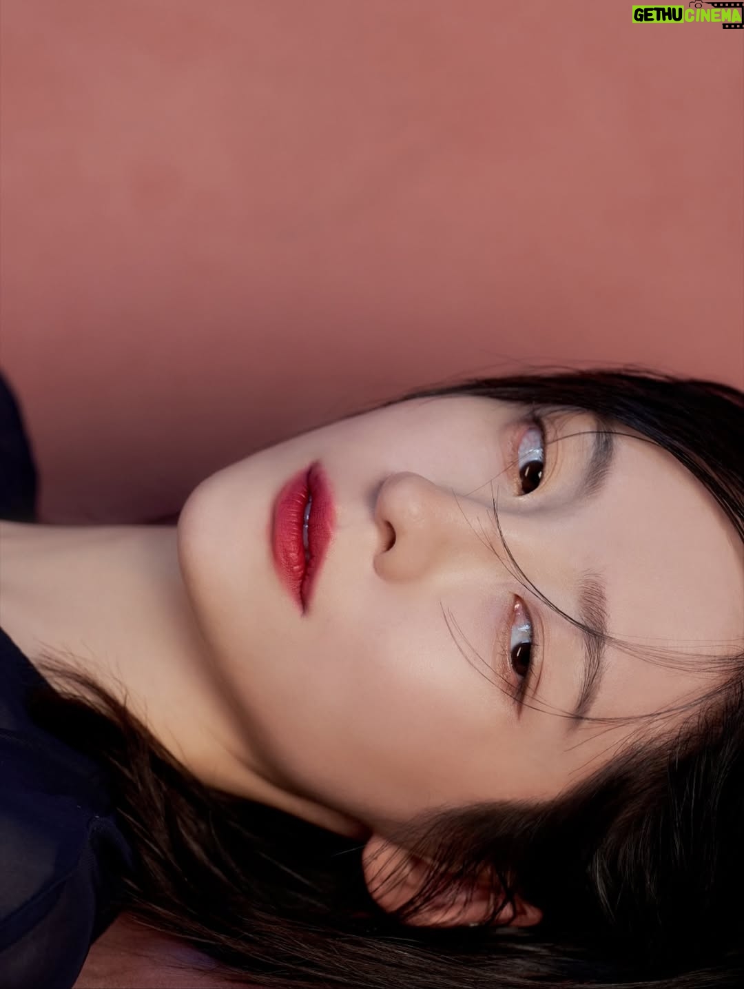 Park Ji-hyun - 61.5K Likes - Allure🥀👠♥️💋