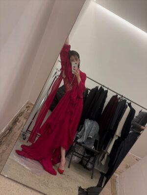 Park Ji-hyun Instagram - Allure🥀👠♥️💋