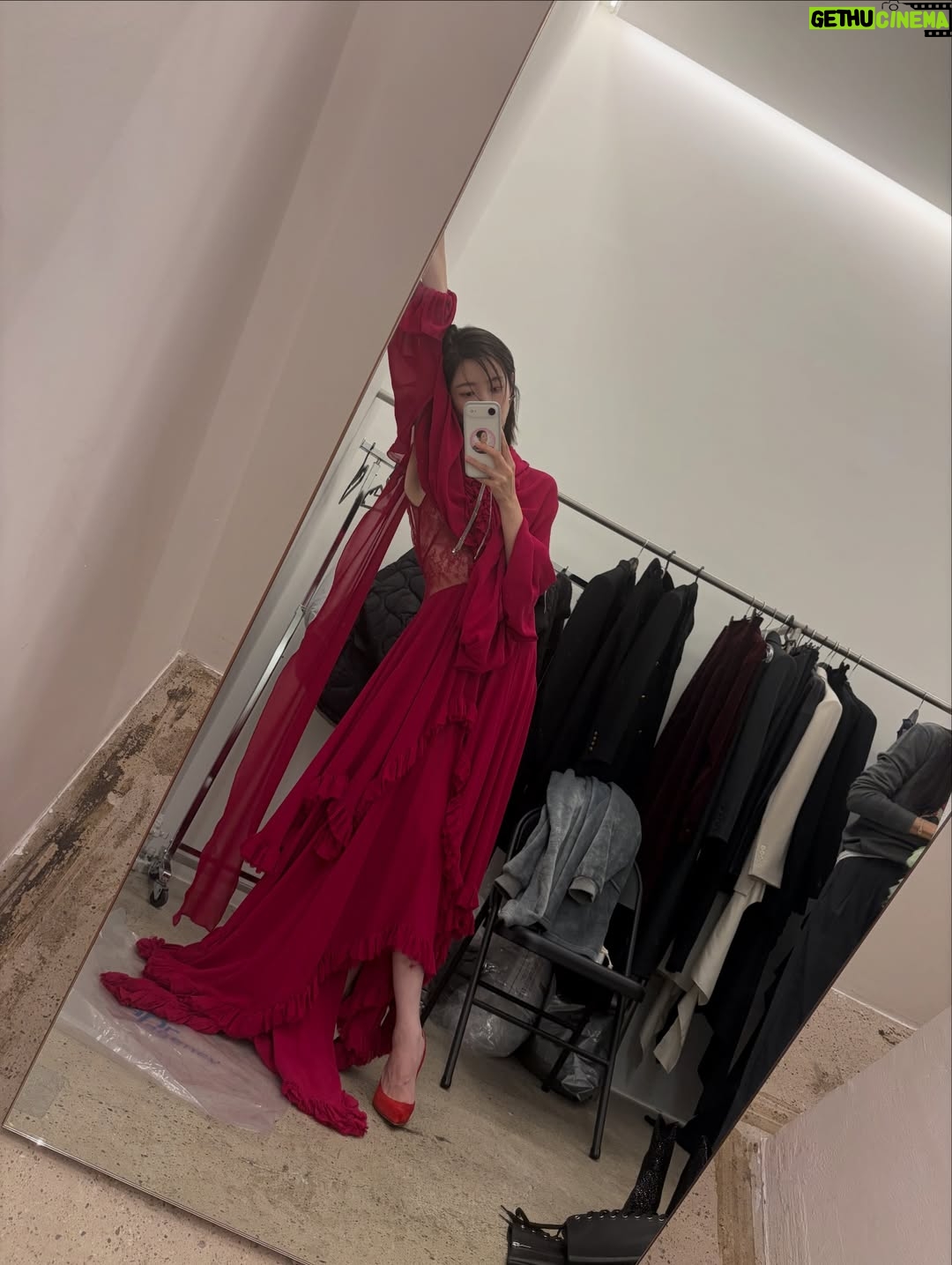 Park Ji-hyun - 61.5K Likes - Allure🥀👠♥️💋
