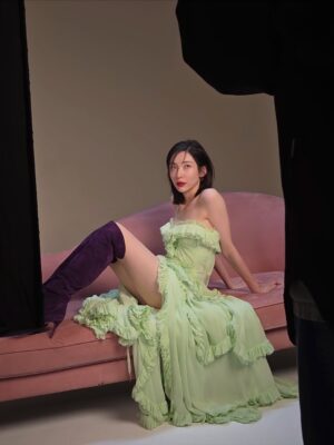Park Ji-hyun Instagram - Allure🥀👠♥️💋