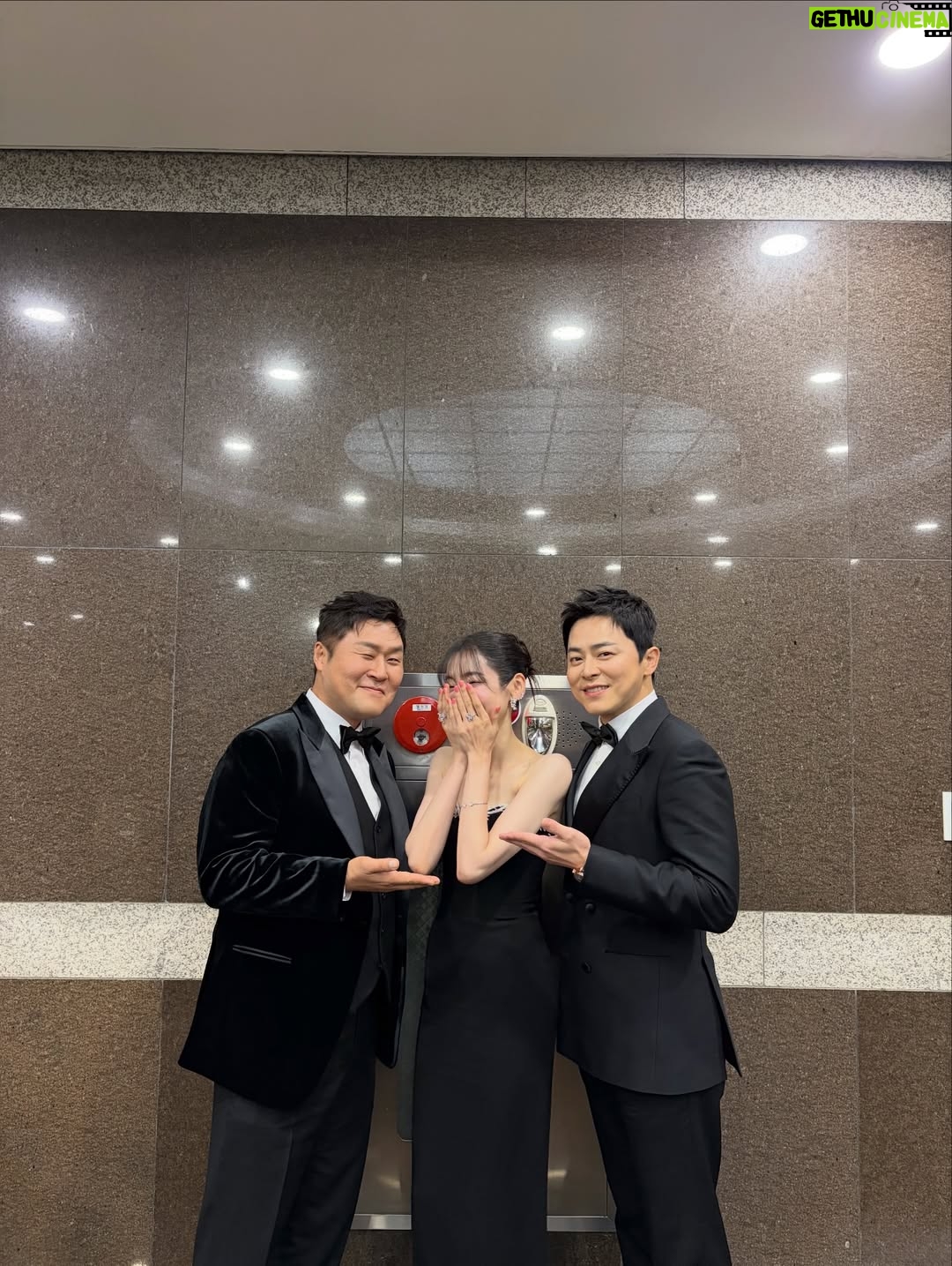 Park Ji-hyun - 87.4K Likes - 감사합니다. 💙