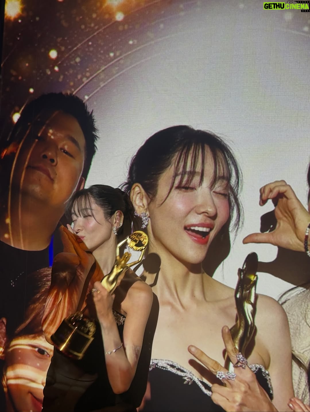 Park Ji-hyun - 87.4K Likes - 감사합니다. 💙