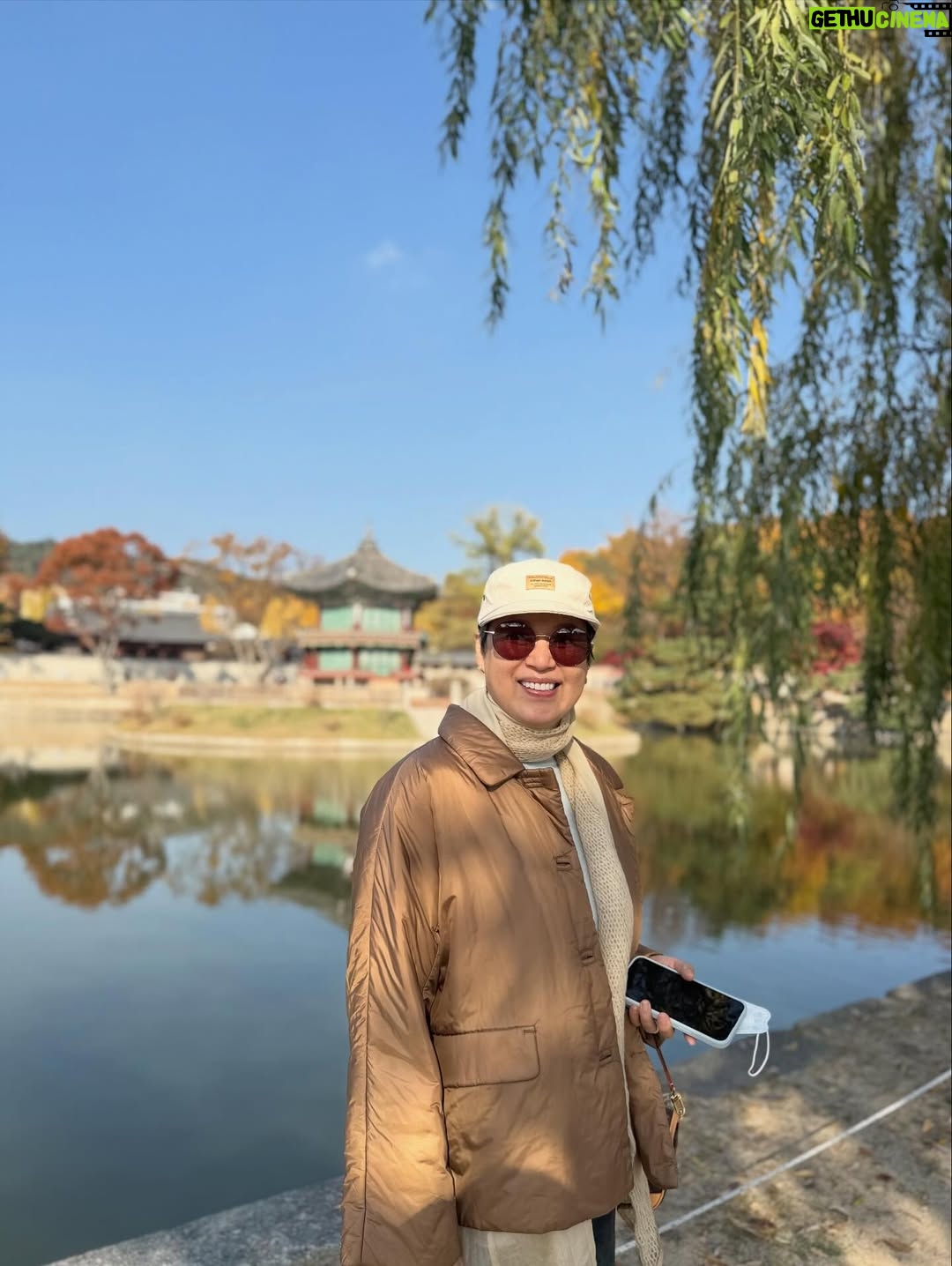 Park Mi-sun - 29.3K Likes - 가을  잘 즐기고  계신가요? 
.
경복궁부터  부암동까지 
.
살면서  이런 여유를 다  누리네요 
.
석파정이란곳에  첨  가봤는데  단풍이 너무  아름다와서  정말  꿈처럼  행복한  산책이었어요 
.
#경복궁 #석파정 #가을단풍 #산책
.
이렇게  막  사진 올리고  하니까  좋네요 ㅎㅎ 
.
좋은  하루 되세요