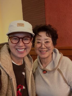 Park Mi-sun Instagram - 밥 사주신다고  멀리 파주까지  오셔서  고기  사주고  가신  엄마 ...
.
늘  내  생각하면  그렇게  눈물이 나시나봐요  ㅠ 
.
오래오래  건강하세요~~
.
#순풍산부인과 #모녀지간 #번개모임