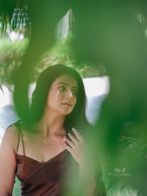 Parvathy Venkitaramanan Instagram - 🍂

@dresscape_ 
@honeylang_makeup_artist 
@mr.b.photography_