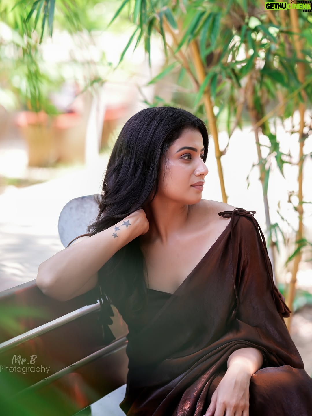 Parvathy Venkitaramanan - 22K Likes - 🍂

@dresscape_ 
@honeylang_makeup_artist 
@mr.b.photography_