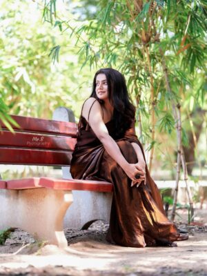 Parvathy Venkitaramanan Instagram - 🍂

@dresscape_ 
@honeylang_makeup_artist 
@mr.b.photography_