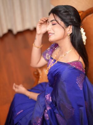 Parvathy Venkitaramanan Instagram - Let’s celebrate the festival of lights by spreading love and kindness. Happy Diwali!

MUAH @saranyanagarajan_ 🤍
