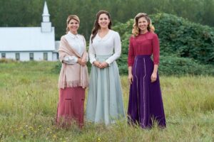 Pascale Hutton Instagram - BREAKING NEWS, #Hearties! 

People reveals exclusively that Lori Loughlin will return and that When Calls the Heart is renewed for season FOURTEEN! Get more details by the following the link in today’s Instagram Story or the link in our bio. 🎉