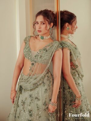 Pashmina Roshan Instagram - The most serene day!
Still tearing up as I post these 🤍✨
Pheras look
Outfit : @dollyjstudio
Jewlery -
necklace and earrings : @mayasanghavijewels
Bracelet and rings : @anmoljewellers
Styling : @pranita.abhi
Styling team : @krishadedhia13
hmu: @esther_hmu
Photos: @fourfoldpictures
Decor by: @your_wedding_crafters