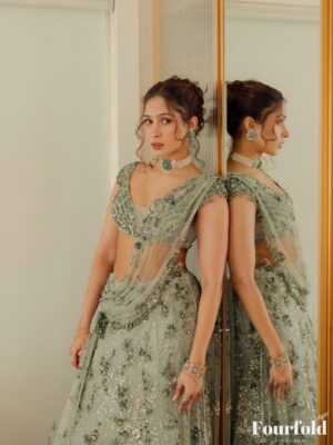 Pashmina Roshan Instagram - The most serene day!
Still tearing up as I post these 🤍✨
Pheras look
Outfit : @dollyjstudio
Jewlery -
necklace and earrings : @mayasanghavijewels
Bracelet and rings : @anmoljewellers
Styling : @pranita.abhi
Styling team : @krishadedhia13
hmu: @esther_hmu
Photos: @fourfoldpictures
Decor by: @your_wedding_crafters
