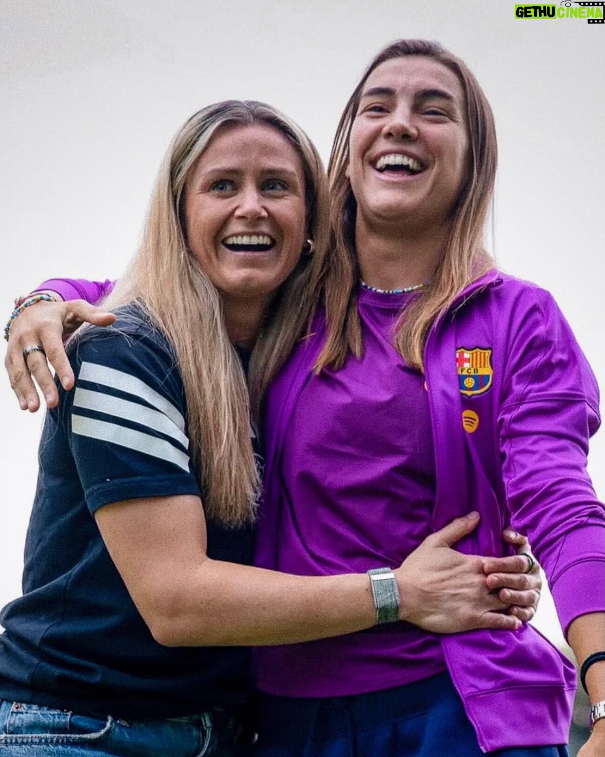 Patri Guijarro - 31.6K Likes - ¡Ya tenía ganas de volver! 💙❤️
Se termina la gira y la primera semana con el equipo 💪🏼
Gracias gente de México 🇲🇽 🙌🏼