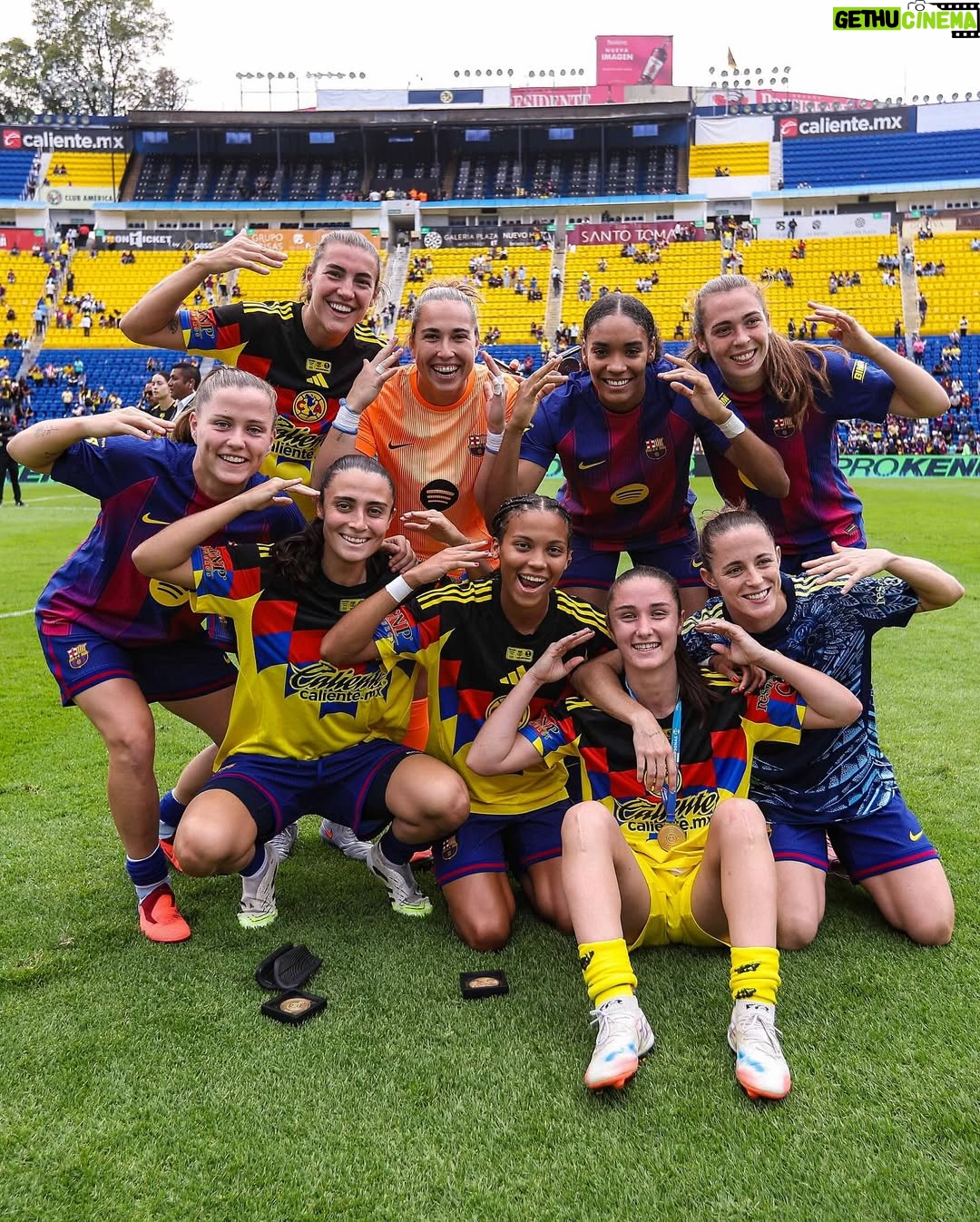 Patri Guijarro - 31.6K Likes - ¡Ya tenía ganas de volver! 💙❤️
Se termina la gira y la primera semana con el equipo 💪🏼
Gracias gente de México 🇲🇽 🙌🏼