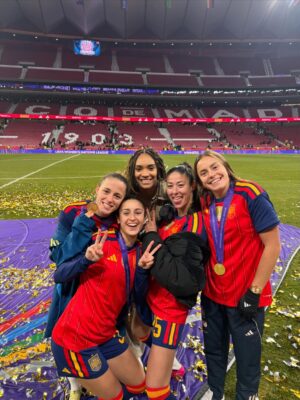 Patri Guijarro Instagram - Mucho ❤️ y 🤣,
y que no cambie.