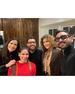 Patricia Velásquez Instagram - Anoche celebramos el espíritu de la navidad 🎄 The Winter Solstice marks the longest night of the year, reminding us that even in darkness, light is already returning .Thank you all for coming and thank you @dolceandsaltyLa @carlosgabriel09 @luis2701 kilmaryv for the extraordinary food!
#PatriciaVelasquez
#FamiliaYAmigos
@apaivab
@ael.msf
@patriciadeleonb
@bellacascarano
@lncarrillo
@nfousekis
@henryfousekis
@mayagabriellav @imheathergraham @awkwafina
@allegrabarzan
@mattoconnell66
@annyounglee
@rosmaris49 @frangrippi @antoniomartinezfilm
@lidelairaida @limavelasquezs
@mayagabriellav
@kharenhill
@iamcindydolenc
@edgarramirez25
@marinescc
@antoniomartinezfilm
@limavelasquezs
@capnanne24
@drmanuelantiaging
@dolceandsaltyLa
@carlosgabriel09
@luis2701
#kilmaryv
@mimilazod
@luisfernandez14 @frangrippi
@hgarban
@danielaganoza @ramonenriquemarquez #amalfi #mafer @a__fig