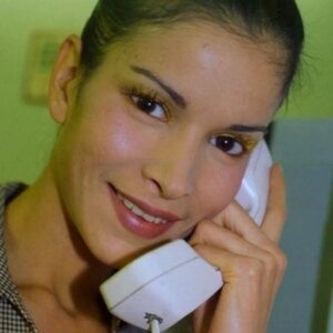 Patricia Velásquez Instagram - #tbt Hoy me encontré con estas fotos que me recordaron a una época hermosa. Aunque no recuerdo exactamente los años, sí sé que fue un periodo lleno de aprendizajes y momentos inolvidables. 💖
@antoniomartinezfilm Gracias por recordarme esta parte de mi carrera super especial para mi.
¿Ustedes también tienen recuerdos especiales que les hacen sonreír?
#patriciavelasquez