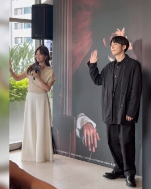 Patty Wu Instagram - ✨✨ #高橋一生 ✨✨
#岸邊露伴一動也不動懺悔室
身為高橋一生的生粉
能夠主持這場記者會 心滿意足
是一種溫柔被包圍
男神暢談許多拍攝幕後花絮
這是一部談幸福與絕望的故事
8/15全台上映
#岸辺露伴は動かない懺悔室 #ヘブンスドア
#記者會主持 #日星來台 #原創娛樂
#吳怡霈 #wuipei29 #パティ
Outfits @ifn_official