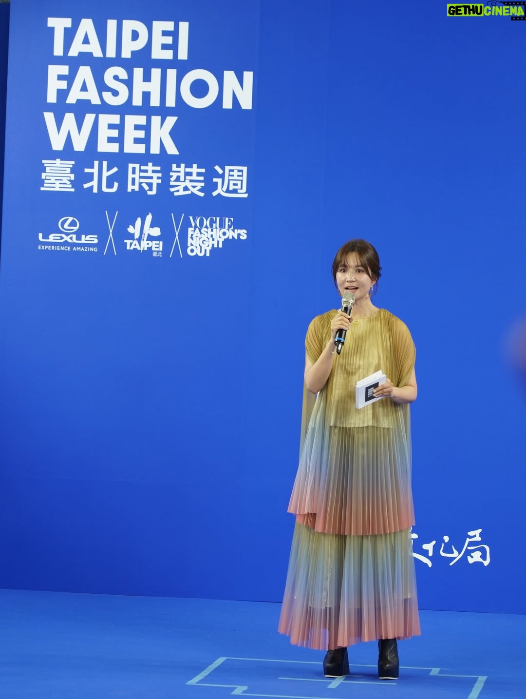 Patty Wu - 1K Likes - #2025台北時裝週 #主持人
今天的服裝
一直被說是舞動的千層彩虹蛋糕
美極了

來自台灣設計師品牌 #CHIA 陳佳睿

#2025TaipeiFashionWeek
@tpe.fashionweek 
#台北市政府文化局 #VOGUE 

Outfits ｜@chia_chiahsuanstudio 
Makeup ｜ @husiniiimakeup 
Hair ｜ @signs0303
Photographer | @akira_kuwa @monmon.ent
Agent @ponpon._.itisme