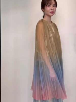 Patty Wu Instagram - #2025台北時裝週 #主持人
今天的服裝
一直被說是舞動的千層彩虹蛋糕
美極了
來自台灣設計師品牌 #CHIA 陳佳睿
#2025TaipeiFashionWeek
@tpe.fashionweek
#台北市政府文化局 #VOGUE
Outfits |@chia_chiahsuanstudio
Makeup | @husiniiimakeup
Hair | @signs0303
Photographer | @akira_kuwa @monmon.ent
Agent @ponpon._.itisme