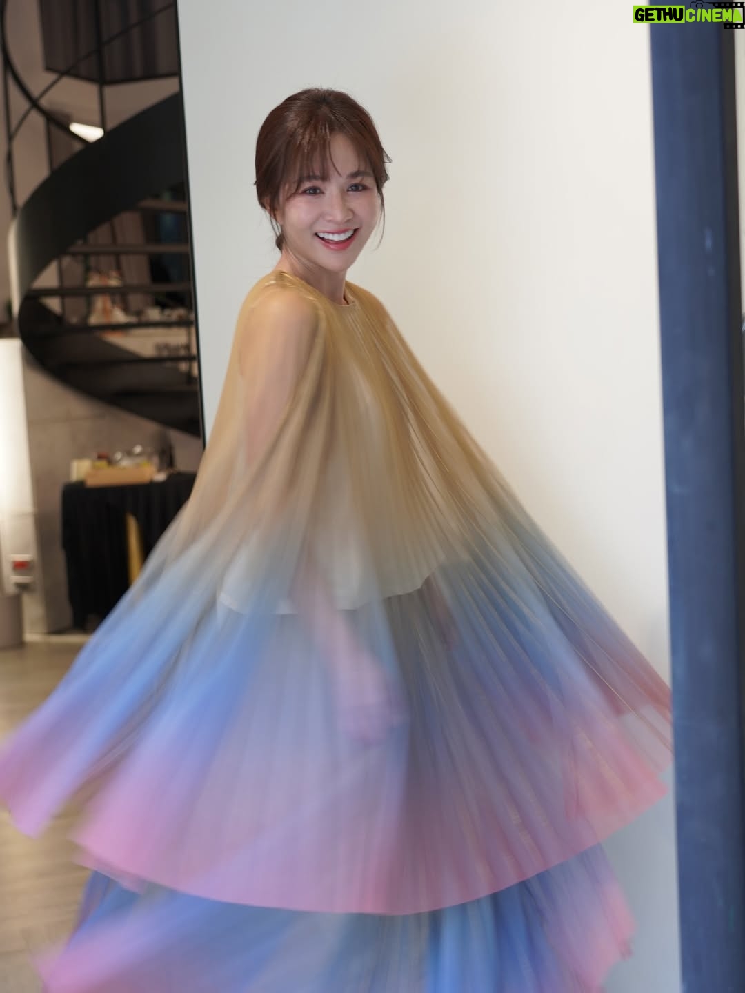 Patty Wu - 1K Likes - #2025台北時裝週 #主持人
今天的服裝
一直被說是舞動的千層彩虹蛋糕
美極了

來自台灣設計師品牌 #CHIA 陳佳睿

#2025TaipeiFashionWeek
@tpe.fashionweek 
#台北市政府文化局 #VOGUE 

Outfits ｜@chia_chiahsuanstudio 
Makeup ｜ @husiniiimakeup 
Hair ｜ @signs0303
Photographer | @akira_kuwa @monmon.ent
Agent @ponpon._.itisme