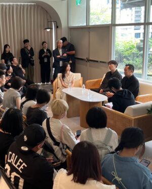 Patty Wu Instagram - ✨✨ #高橋一生 ✨✨
#岸邊露伴一動也不動懺悔室 
身為高橋一生的生粉
能夠主持這場記者會 心滿意足
是一種溫柔被包圍
男神暢談許多拍攝幕後花絮

這是一部談幸福與絕望的故事
8/15全台上映

#岸辺露伴は動かない懺悔室 #ヘブンスドア 
#記者會主持 #日星來台 #原創娛樂
#吳怡霈 #wuipei29 #パティ

Outfits @ifn_official