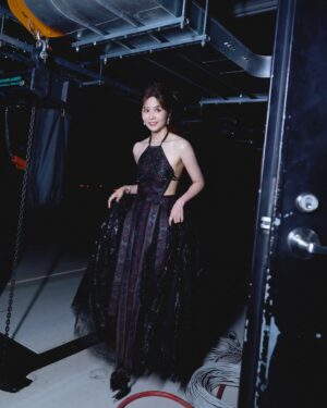 Patty Wu Instagram - 🏆 #第60屆廣播金鐘獎 #典禮主持人
@goldenbellawards 
第二套禮服，喜歡這個辣度
剛剛好，不多不少 。

留言跟我說，這套禮服是
大辣🌶️🌶️🌶️🌶️🌶️
中辣🌶️🌶️🌶️
小辣🌶️

Makeup｜胡欣儀 @husiniiimakeup 
Hair｜ 劉霏亞 @paulinehairflux 、林芯安 @__xinan__ 
Photographer｜賴思妤 @33lightning33 
Assistant 汪芊葳 @ahhaclaire 
Stylist ｜林侑璇  @yu_suea 
Artist agent ｜蒙蒙工作室 @monmon.ent 彭楷翔 @ponpon._.itisme 
Artist assistant ｜唐涵 @tang__han__ 
Behind the scenes photographer ｜Aki @akira_kuwa 

Gown｜@shiatzychen
Jewelry ｜@bvlgari
Shoes ｜ @bellabelleshoes

Special thanks (◕ᴗ◕✿)
謝謝我的健身教練 我們一起練出最美線條
🏋️‍♀️ Fitness coach @sportslife1314
💅 nail salon @elamornails_taipei