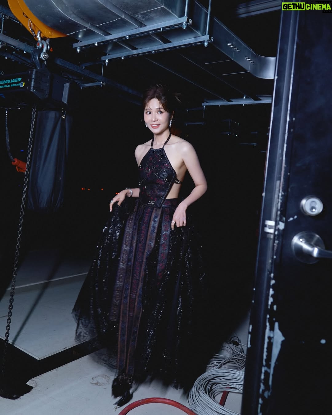 Patty Wu - 3K Likes - 🏆 #第60屆廣播金鐘獎 #典禮主持人
@goldenbellawards 
第二套禮服，喜歡這個辣度
剛剛好，不多不少 。

留言跟我說，這套禮服是
大辣🌶️🌶️🌶️🌶️🌶️
中辣🌶️🌶️🌶️
小辣🌶️

Makeup｜胡欣儀 @husiniiimakeup 
Hair｜ 劉霏亞 @paulinehairflux 、林芯安 @__xinan__ 
Photographer｜賴思妤 @33lightning33 
Assistant 汪芊葳 @ahhaclaire 
Stylist ｜林侑璇  @yu_suea 
Artist agent ｜蒙蒙工作室 @monmon.ent 彭楷翔 @ponpon._.itisme 
Artist assistant ｜唐涵 @tang__han__ 
Behind the scenes photographer ｜Aki @akira_kuwa 

Gown｜@shiatzychen
Jewelry ｜@bvlgari
Shoes ｜ @bellabelleshoes

Special thanks (◕ᴗ◕✿)
謝謝我的健身教練 我們一起練出最美線條
🏋️‍♀️ Fitness coach @sportslife1314
💅 nail salon @elamornails_taipei