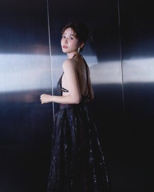 Patty Wu Instagram - 🏆 #第60屆廣播金鐘獎 #典禮主持人
@goldenbellawards 
第二套禮服，喜歡這個辣度
剛剛好，不多不少 。

留言跟我說，這套禮服是
大辣🌶️🌶️🌶️🌶️🌶️
中辣🌶️🌶️🌶️
小辣🌶️

Makeup｜胡欣儀 @husiniiimakeup 
Hair｜ 劉霏亞 @paulinehairflux 、林芯安 @__xinan__ 
Photographer｜賴思妤 @33lightning33 
Assistant 汪芊葳 @ahhaclaire 
Stylist ｜林侑璇  @yu_suea 
Artist agent ｜蒙蒙工作室 @monmon.ent 彭楷翔 @ponpon._.itisme 
Artist assistant ｜唐涵 @tang__han__ 
Behind the scenes photographer ｜Aki @akira_kuwa 

Gown｜@shiatzychen
Jewelry ｜@bvlgari
Shoes ｜ @bellabelleshoes

Special thanks (◕ᴗ◕✿)
謝謝我的健身教練 我們一起練出最美線條
🏋️‍♀️ Fitness coach @sportslife1314
💅 nail salon @elamornails_taipei