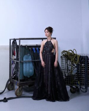 Patty Wu Instagram - 🏆 #第60屆廣播金鐘獎 #典禮主持人
@goldenbellawards 
第二套禮服，喜歡這個辣度
剛剛好，不多不少 。

留言跟我說，這套禮服是
大辣🌶️🌶️🌶️🌶️🌶️
中辣🌶️🌶️🌶️
小辣🌶️

Makeup｜胡欣儀 @husiniiimakeup 
Hair｜ 劉霏亞 @paulinehairflux 、林芯安 @__xinan__ 
Photographer｜賴思妤 @33lightning33 
Assistant 汪芊葳 @ahhaclaire 
Stylist ｜林侑璇  @yu_suea 
Artist agent ｜蒙蒙工作室 @monmon.ent 彭楷翔 @ponpon._.itisme 
Artist assistant ｜唐涵 @tang__han__ 
Behind the scenes photographer ｜Aki @akira_kuwa 

Gown｜@shiatzychen
Jewelry ｜@bvlgari
Shoes ｜ @bellabelleshoes

Special thanks (◕ᴗ◕✿)
謝謝我的健身教練 我們一起練出最美線條
🏋️‍♀️ Fitness coach @sportslife1314
💅 nail salon @elamornails_taipei