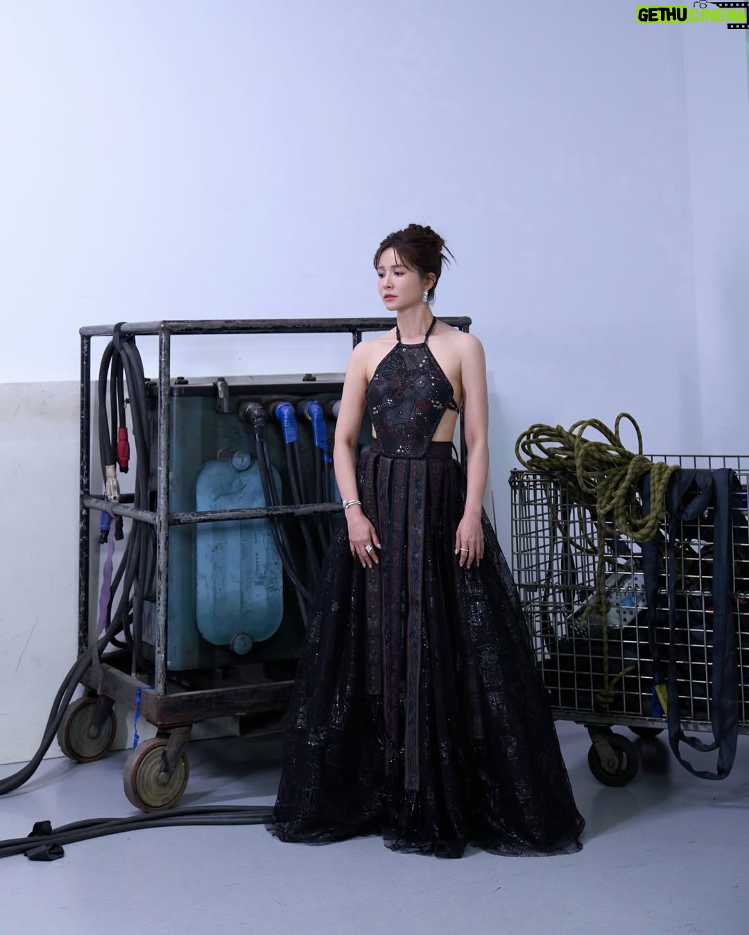 Patty Wu - 3K Likes - 🏆 #第60屆廣播金鐘獎 #典禮主持人
@goldenbellawards 
第二套禮服，喜歡這個辣度
剛剛好，不多不少 。

留言跟我說，這套禮服是
大辣🌶️🌶️🌶️🌶️🌶️
中辣🌶️🌶️🌶️
小辣🌶️

Makeup｜胡欣儀 @husiniiimakeup 
Hair｜ 劉霏亞 @paulinehairflux 、林芯安 @__xinan__ 
Photographer｜賴思妤 @33lightning33 
Assistant 汪芊葳 @ahhaclaire 
Stylist ｜林侑璇  @yu_suea 
Artist agent ｜蒙蒙工作室 @monmon.ent 彭楷翔 @ponpon._.itisme 
Artist assistant ｜唐涵 @tang__han__ 
Behind the scenes photographer ｜Aki @akira_kuwa 

Gown｜@shiatzychen
Jewelry ｜@bvlgari
Shoes ｜ @bellabelleshoes

Special thanks (◕ᴗ◕✿)
謝謝我的健身教練 我們一起練出最美線條
🏋️‍♀️ Fitness coach @sportslife1314
💅 nail salon @elamornails_taipei