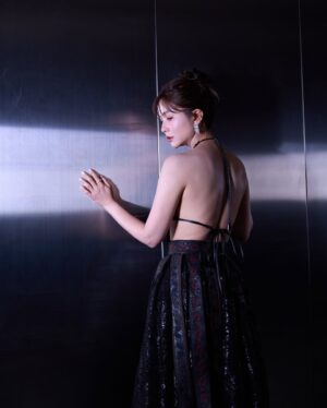 Patty Wu Instagram - 🏆 #第60屆廣播金鐘獎 #典禮主持人
@goldenbellawards 
第二套禮服，喜歡這個辣度
剛剛好，不多不少 。

留言跟我說，這套禮服是
大辣🌶️🌶️🌶️🌶️🌶️
中辣🌶️🌶️🌶️
小辣🌶️

Makeup｜胡欣儀 @husiniiimakeup 
Hair｜ 劉霏亞 @paulinehairflux 、林芯安 @__xinan__ 
Photographer｜賴思妤 @33lightning33 
Assistant 汪芊葳 @ahhaclaire 
Stylist ｜林侑璇  @yu_suea 
Artist agent ｜蒙蒙工作室 @monmon.ent 彭楷翔 @ponpon._.itisme 
Artist assistant ｜唐涵 @tang__han__ 
Behind the scenes photographer ｜Aki @akira_kuwa 

Gown｜@shiatzychen
Jewelry ｜@bvlgari
Shoes ｜ @bellabelleshoes

Special thanks (◕ᴗ◕✿)
謝謝我的健身教練 我們一起練出最美線條
🏋️‍♀️ Fitness coach @sportslife1314
💅 nail salon @elamornails_taipei