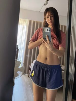 Patty Wu Instagram - ・
最近的日常鍛鍊🏋️‍♀️
吃的乾淨 
睡得充足
動的規律
喜歡這樣的生活節奏
喜歡跟另一伴一起健身
可以互相鼓勵
看到彼此的進步跟成長

期待有更美的線條
10/11廣播金鐘主持穿漂亮禮服✨✨

謝謝陪伴健身已經6年的教練
@sportslife1314 
運動手錶 @garmintw @garmingrctw Venu3

#吳怡霈 #wuIpei29 #パティ #健身女子 

#training #trainingday #hipup #gym #traininglife 
#abs #absworkout #Fitfan #Fitness #Instafit 
#BodyConfidence #StrongIsBeautiful