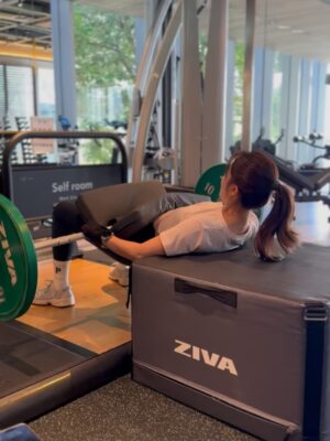 Patty Wu Instagram - ・
最近的日常鍛鍊🏋️♀️
吃的乾淨
睡得充足
動的規律
喜歡這樣的生活節奏
喜歡跟另一伴一起健身
可以互相鼓勵
看到彼此的進步跟成長
期待有更美的線條
10/11廣播金鐘主持穿漂亮禮服✨✨
謝謝陪伴健身已經6年的教練
@sportslife1314
運動手錶 @garmintw @garmingrctw Venu3
#吳怡霈 #wuIpei29 #パティ #健身女子
#training #trainingday #hipup #gym #traininglife
#abs #absworkout #Fitfan #Fitness #Instafit
#BodyConfidence #StrongIsBeautiful