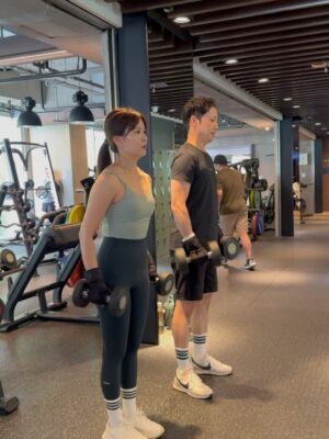 Patty Wu Instagram - ・
最近的日常鍛鍊🏋️♀️
吃的乾淨
睡得充足
動的規律
喜歡這樣的生活節奏
喜歡跟另一伴一起健身
可以互相鼓勵
看到彼此的進步跟成長
期待有更美的線條
10/11廣播金鐘主持穿漂亮禮服✨✨
謝謝陪伴健身已經6年的教練
@sportslife1314
運動手錶 @garmintw @garmingrctw Venu3
#吳怡霈 #wuIpei29 #パティ #健身女子
#training #trainingday #hipup #gym #traininglife
#abs #absworkout #Fitfan #Fitness #Instafit
#BodyConfidence #StrongIsBeautiful