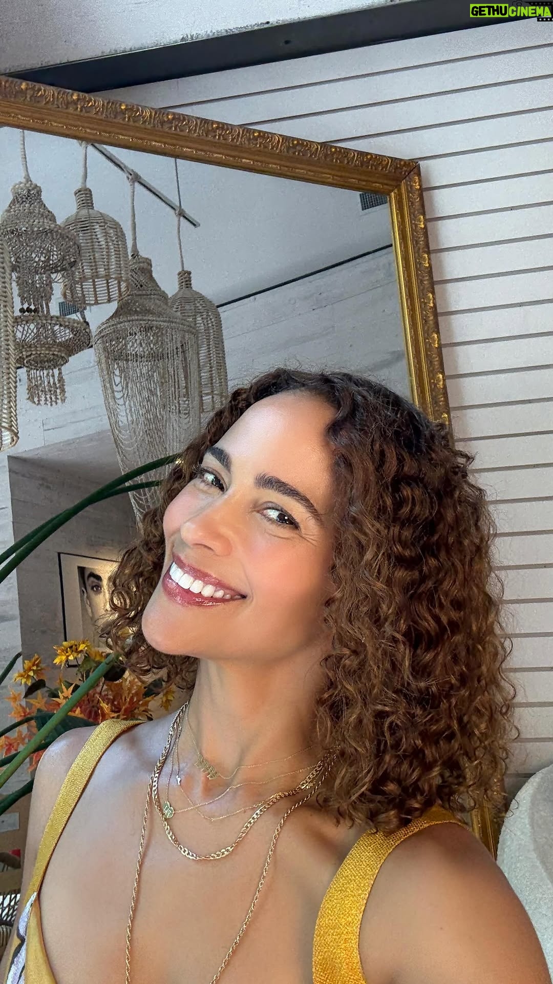Paula Patton - 5.6K Likes - Cut / Curly / 💯 % ME