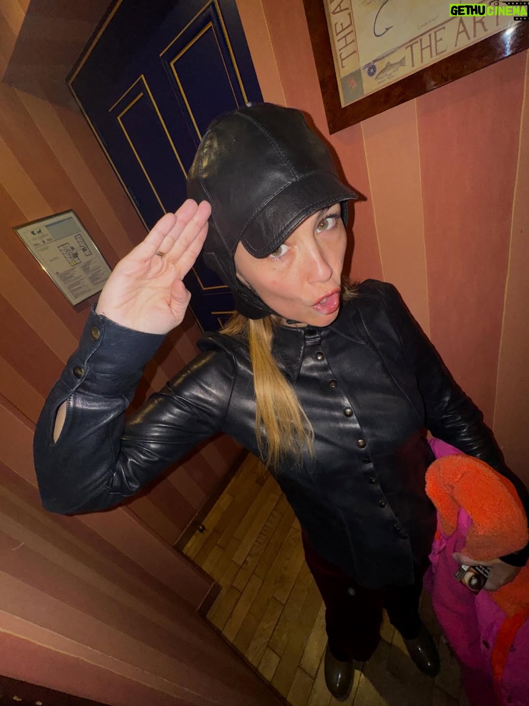 Paula Ribó - 5.5K Likes - 72horas en la cité d l’amooOOUr