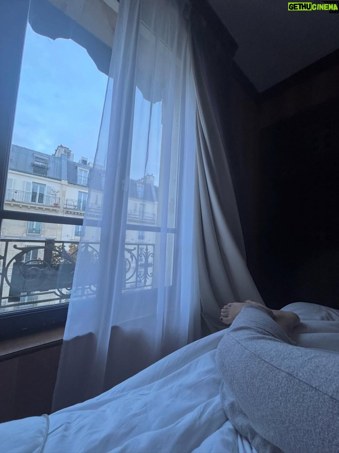 Paula Ribó - 5.5K Likes - 72horas en la cité d l’amooOOUr