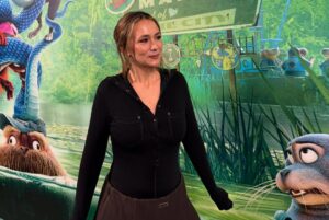Paula Ribó Instagram - Zootrópolis 2 se estrena el 28 de Noviembre en cineeeees!!! Tengo el honor de volver a ser la agente Hops, la mejor policía, la más entregada, carismática, graciosa y generosa de la conejitas🐰🐰🐰🐰🐰No os la perdáis