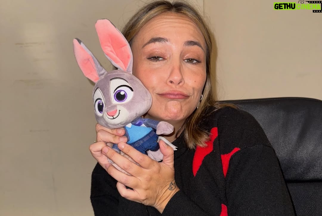 Paula Ribó - 5.7K Likes - Zootrópolis 2 se estrena el 28 de Noviembre en cineeeees!!! Tengo el honor de volver a ser la agente Hops, la mejor policía, la más entregada, carismática, graciosa y generosa de la conejitas🐰🐰🐰🐰🐰No os la perdáis
