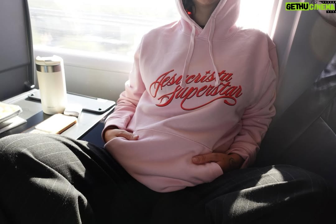 Paula Ribó - 9.1K Likes - Tu presentadora de los Goya de confianza con nuevo merchandising ya disponible en www.rigobertabandini.es