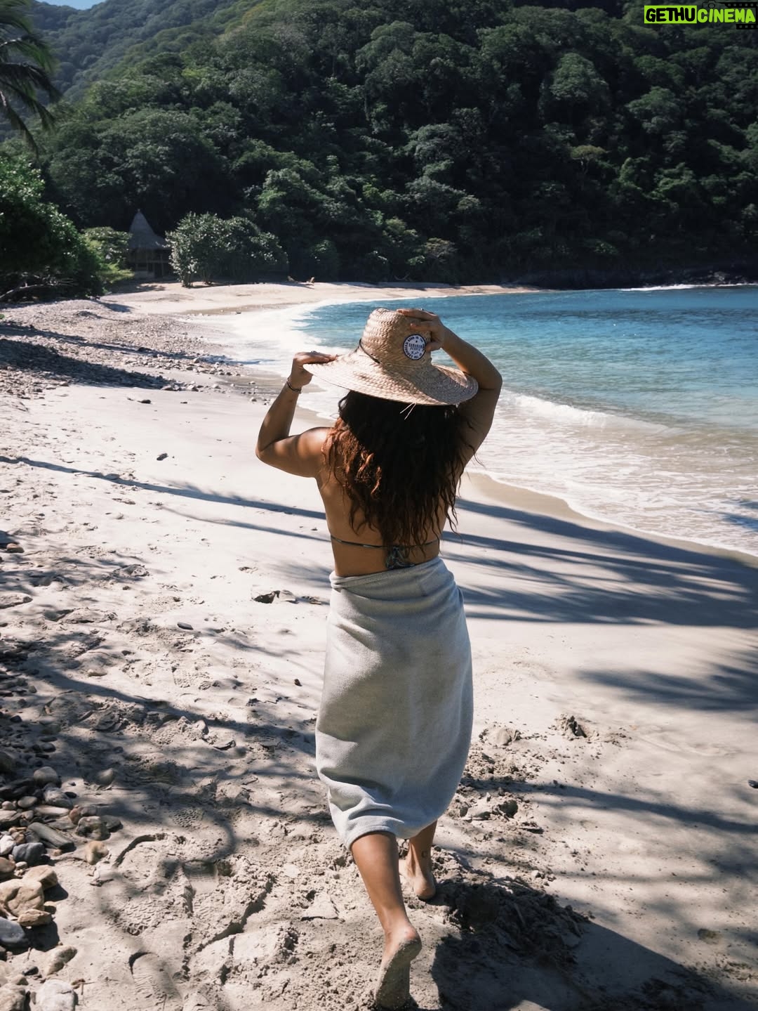 Paulina Dávila - 3.3K Likes - La felicidad es celebrar la vida en el paraíso y con gente bonita ! Gracias por este paseo tan delicioso… 
WACHAKYTA MÁGICA 💚