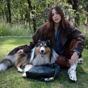 Paulina Dávila Instagram - Día de campo, juego y sesión de fotos con mi amigo Kambo ( peyito top model) y @bimbaylola siempre on point para toda ocasión !
