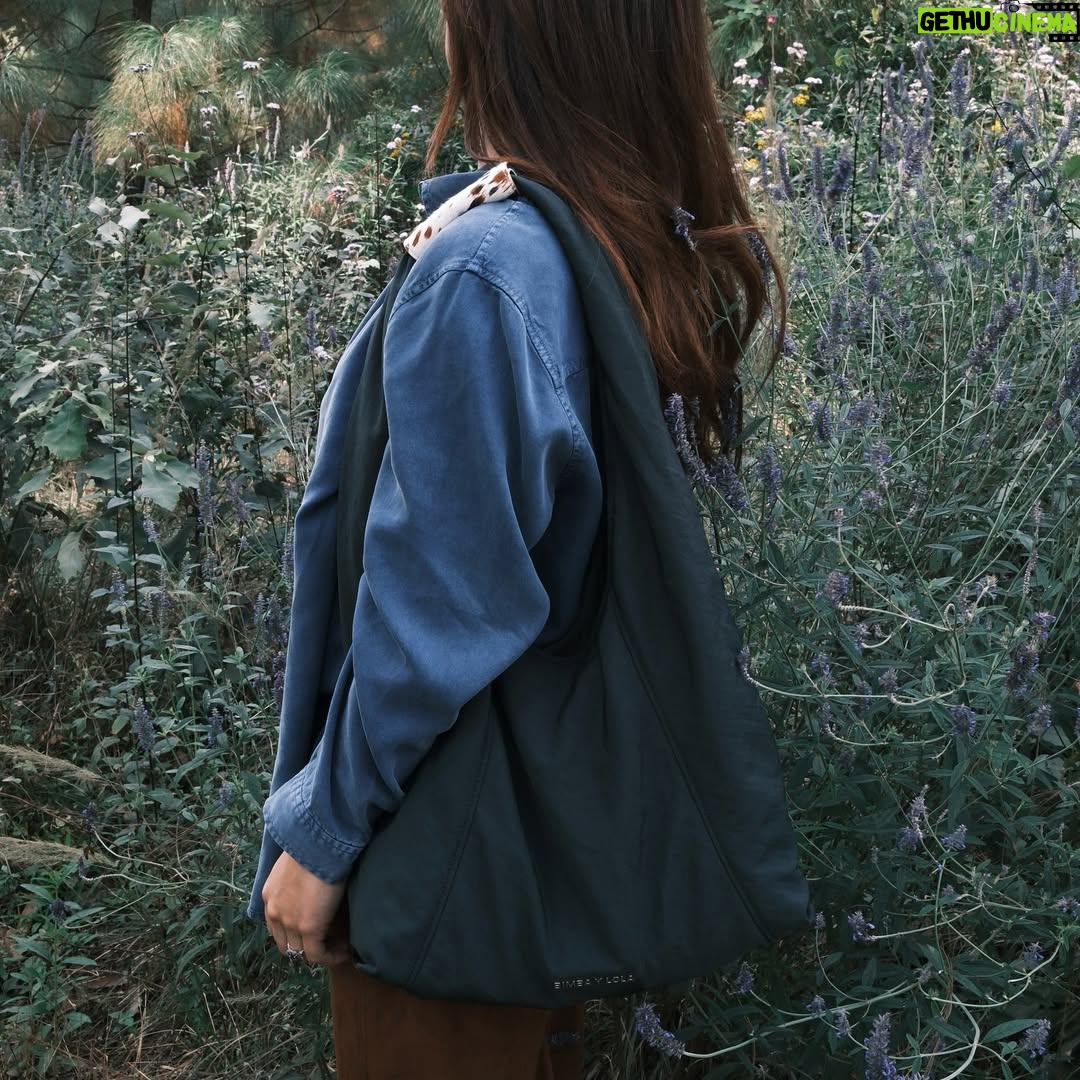 Paulina Dávila - 4.4K Likes - Día de campo, juego y sesión de fotos con mi amigo Kambo ( peyito top model) y @bimbaylola siempre on point para toda ocasión !