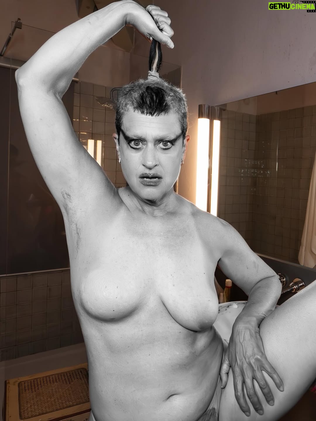 Peaches - 11.9K Likes - Fuck your Facelift!!!!
