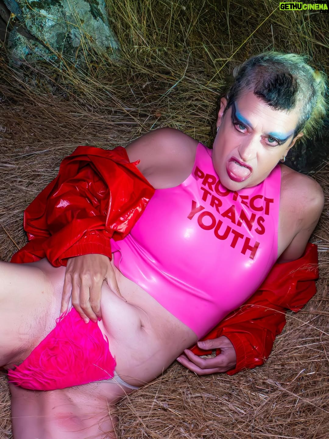 Peaches - 17.8K Likes - Duck the mace BITCHES!!!! Don’t get caught in the headlight!

@onlyfire x PEACHES!!!! FUCK YOUR FACE - REMIX OUT NOW
