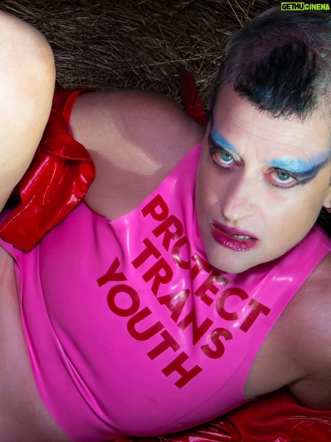 Peaches - 17.8K Likes - Duck the mace BITCHES!!!! Don’t get caught in the headlight!

@onlyfire x PEACHES!!!! FUCK YOUR FACE - REMIX OUT NOW