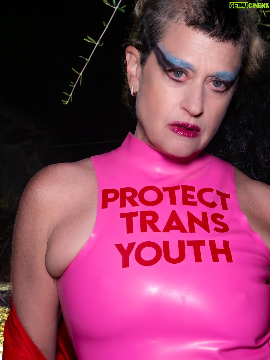 Peaches - 17.8K Likes - Duck the mace BITCHES!!!! Don’t get caught in the headlight!

@onlyfire x PEACHES!!!! FUCK YOUR FACE - REMIX OUT NOW