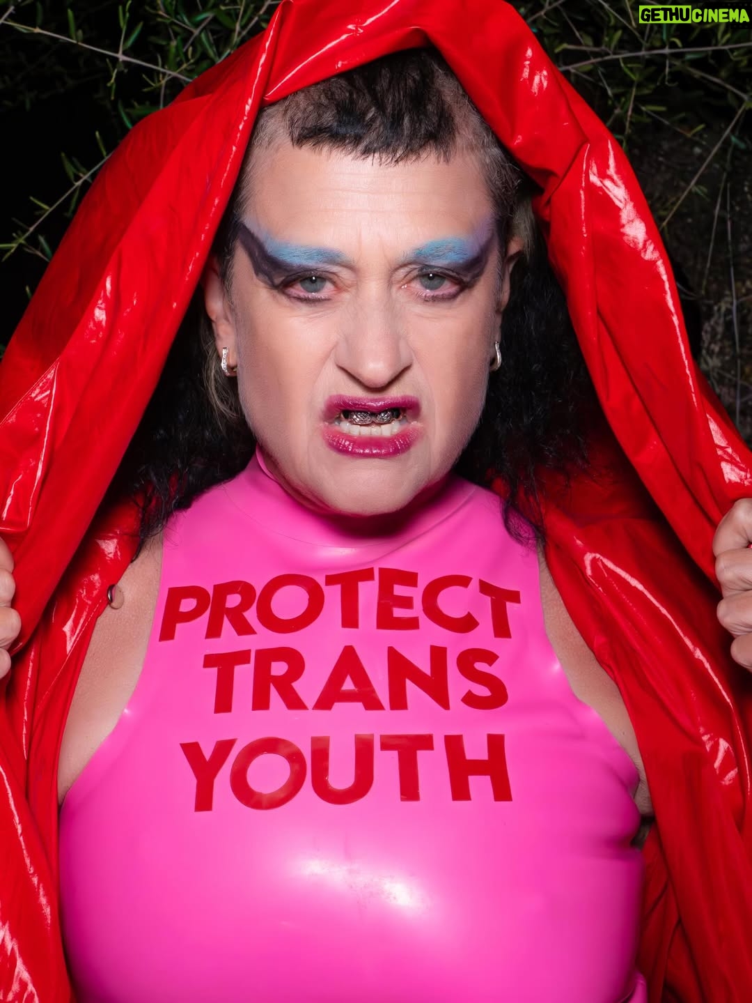 Peaches - 17.8K Likes - Duck the mace BITCHES!!!! Don’t get caught in the headlight!

@onlyfire x PEACHES!!!! FUCK YOUR FACE - REMIX OUT NOW