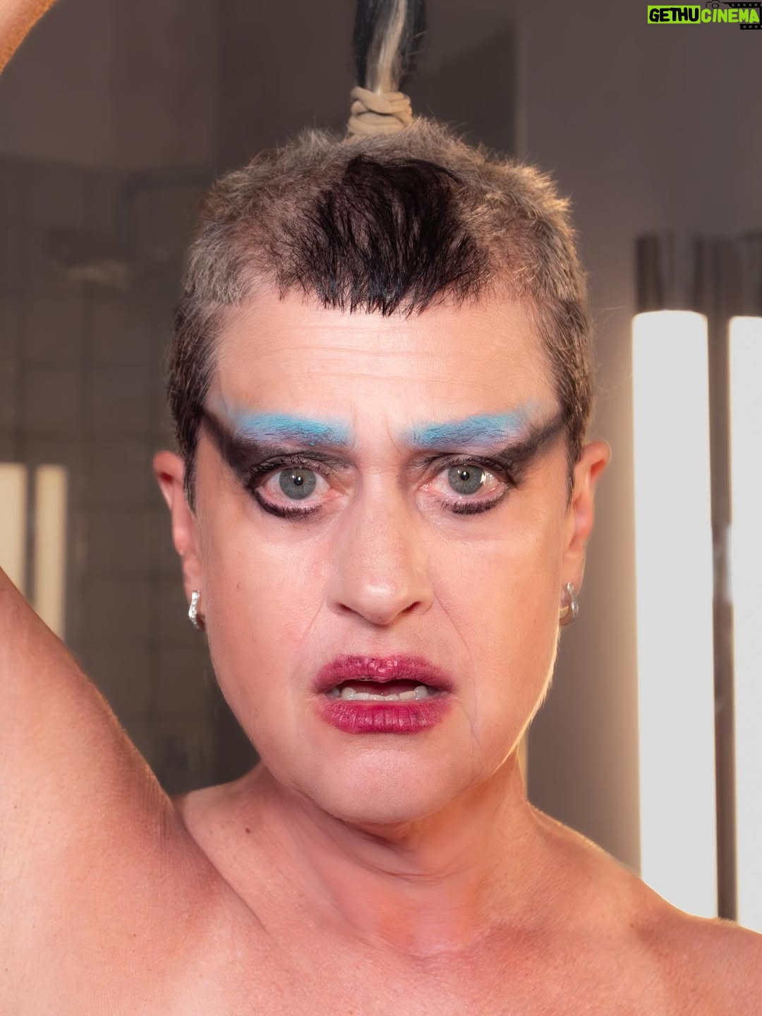 Peaches - 11.9K Likes - Fuck your Facelift!!!!
